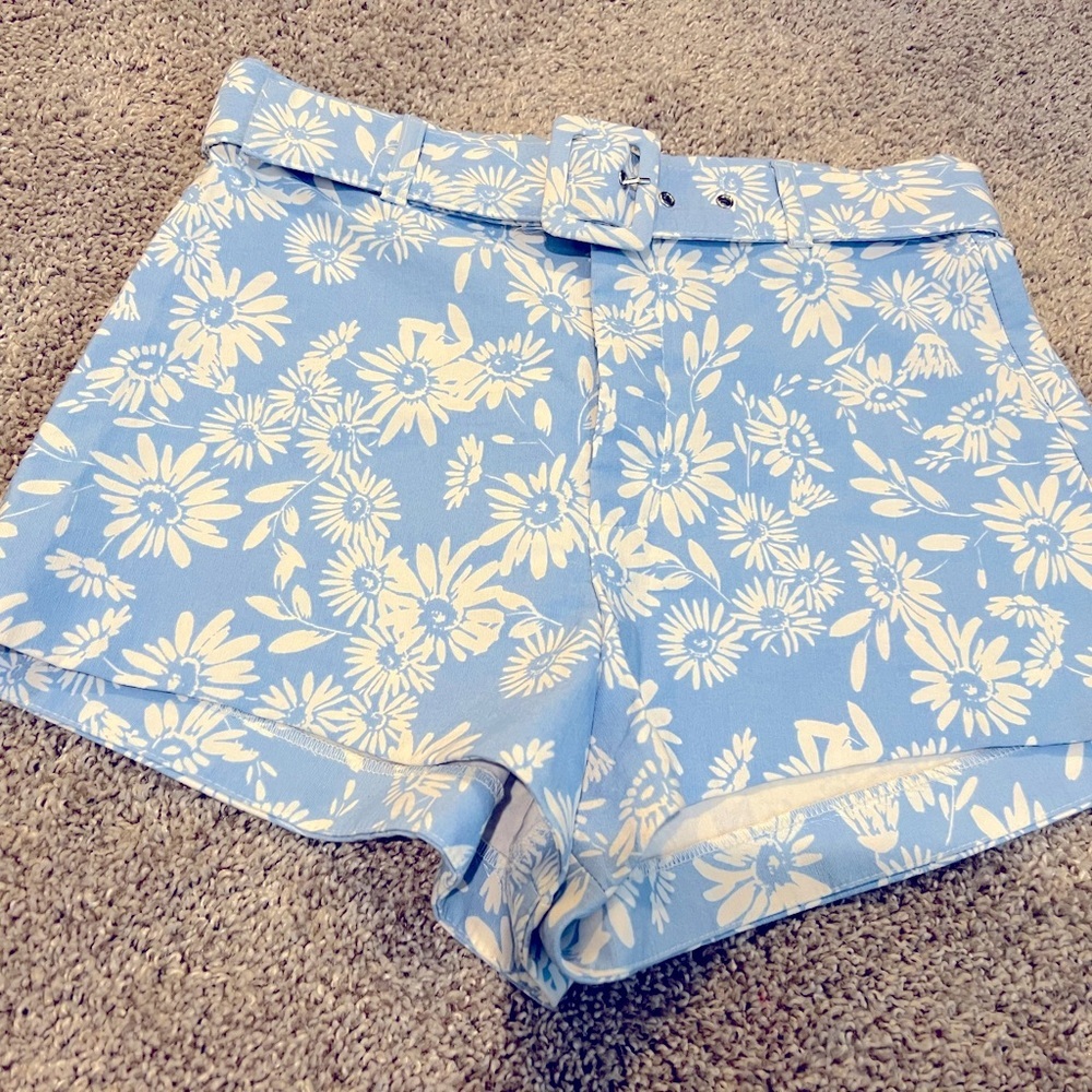 ZARA Floral Belted Print Floral Shorts MED Soft Blue High Waisted Feminine